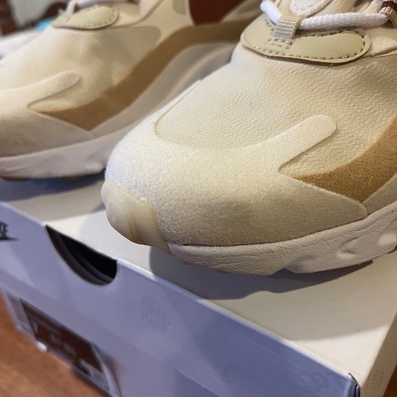 Women's Nike Air Max 270 React Sneakers AT6174-700 - Picture 13 of 13